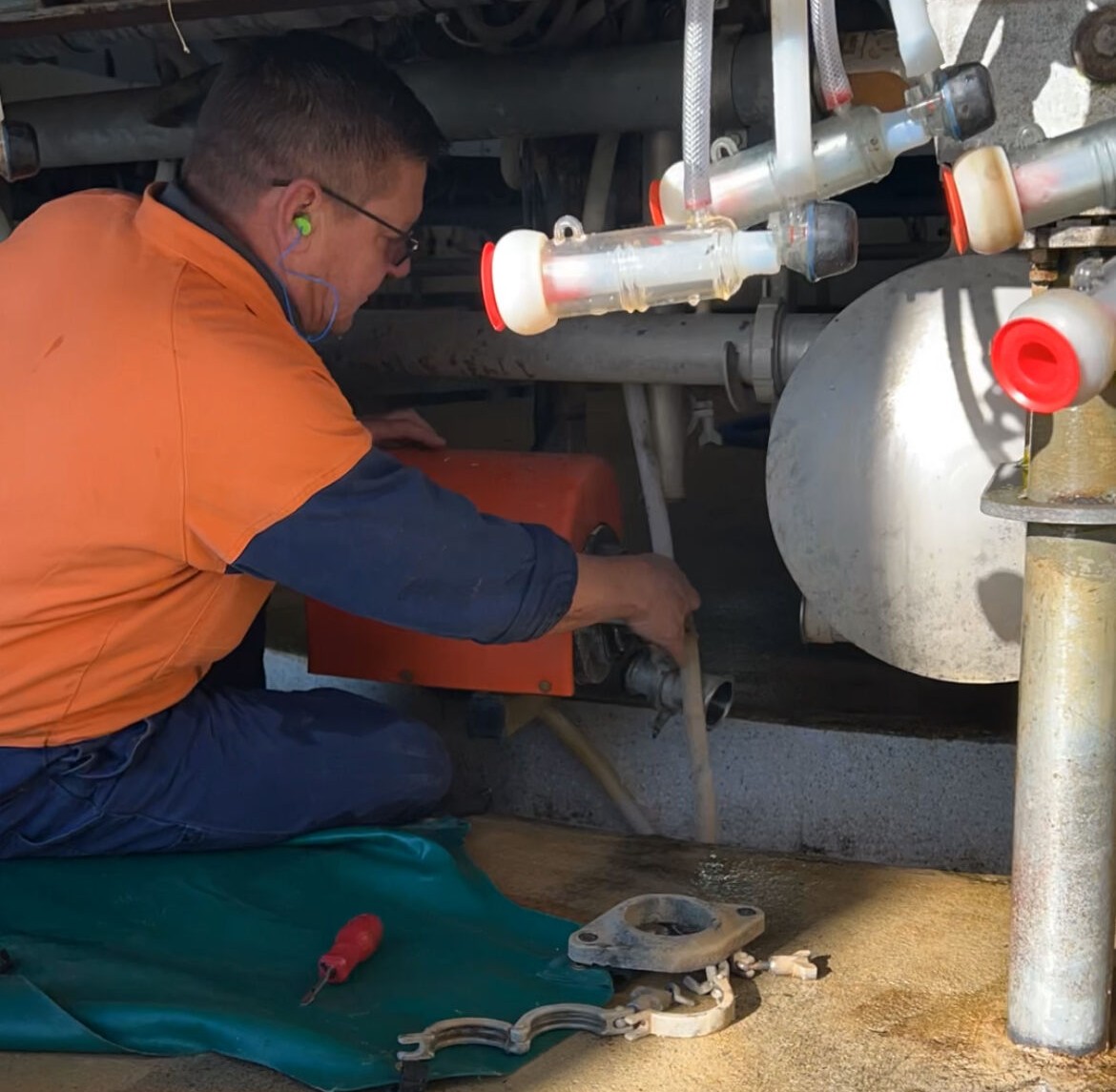 IMG_2956-e1747361059592 Technician carrying out Matamata milking machine servicing to repair dairy equipment and minimise farm downtime.